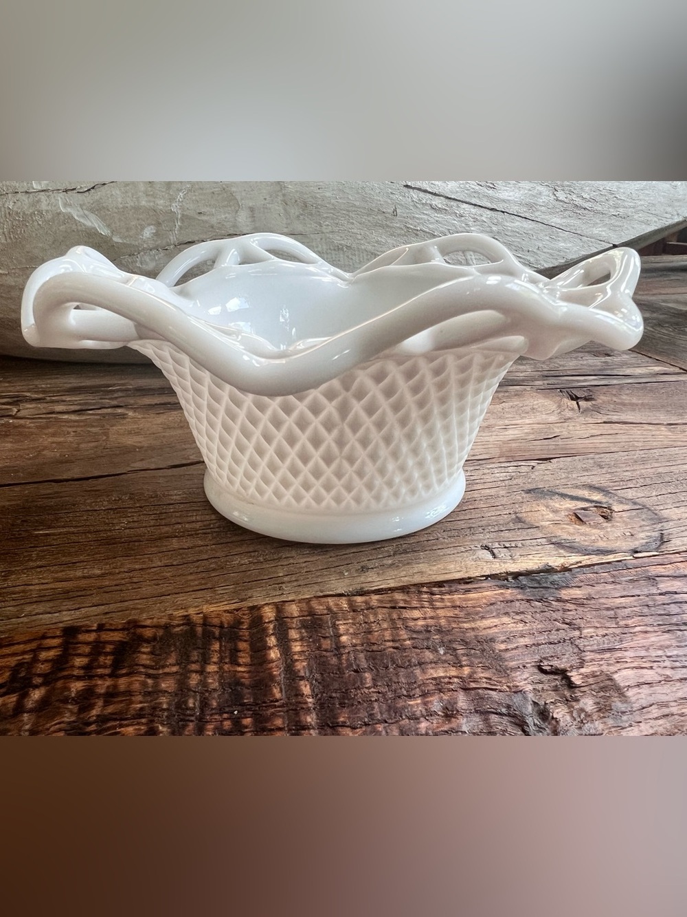 Vtg Imperial Glass IG 1951-1970 Milk Glass Ruffled Lace Top Diamond Point Bowl
